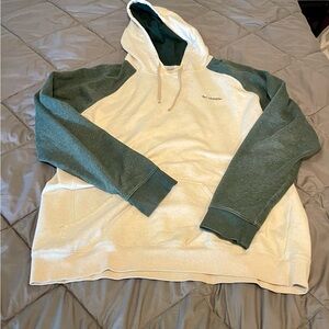 4/$25 bundle deal- Columbia Green and Cream Sweatshirt with Two-Tone Design